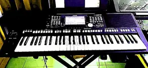 Yamaha PSR S975 Keyboard