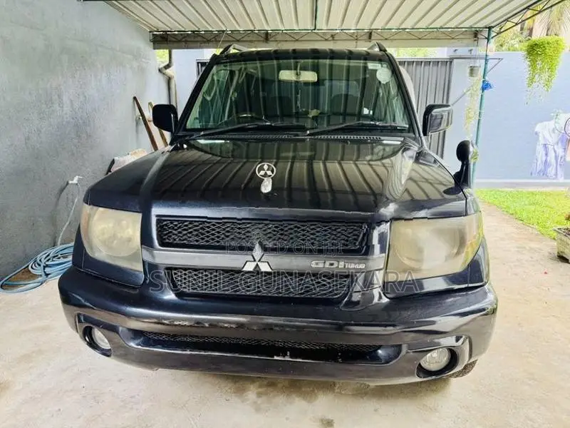 Mitsubishi Pajero IO 2001