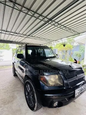 Mitsubishi Pajero IO 2001