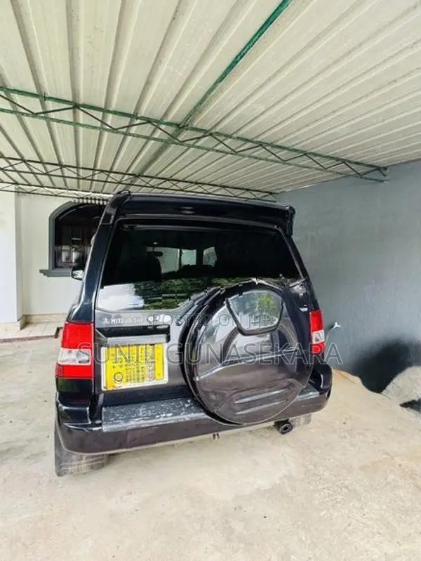 Mitsubishi Pajero IO 2001