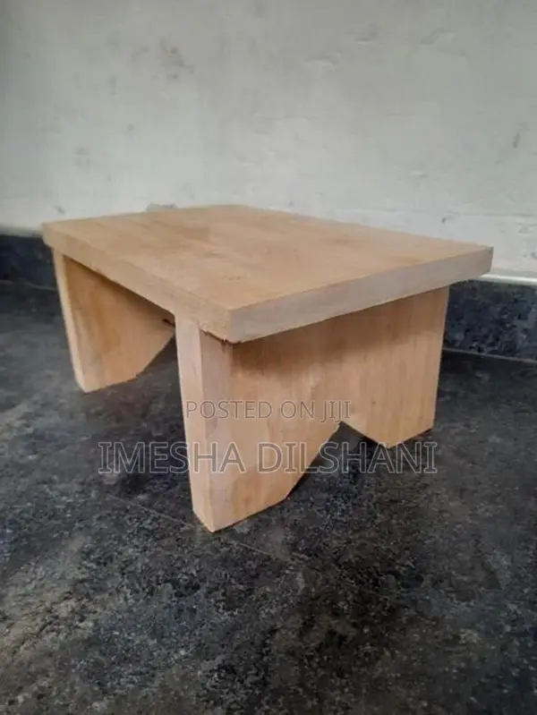 Minimalist Wooden Bench)