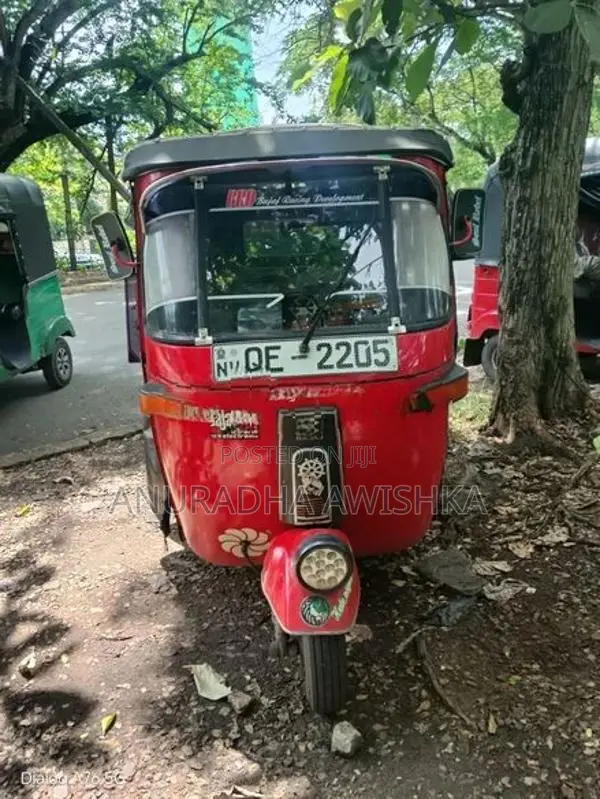 Bajaj RE 2006