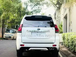 Toyota Land Cruiser Prado TX 2023