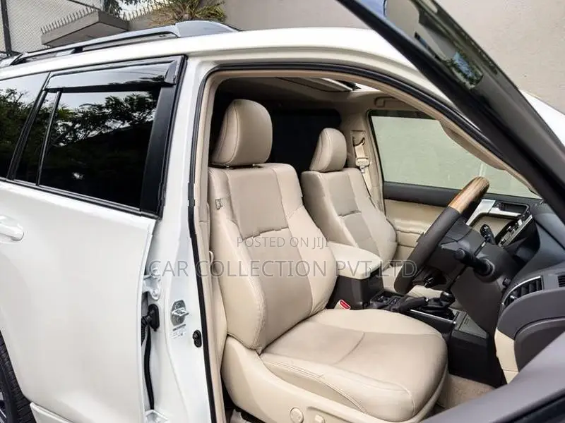 Toyota Land Cruiser Prado TX 2023