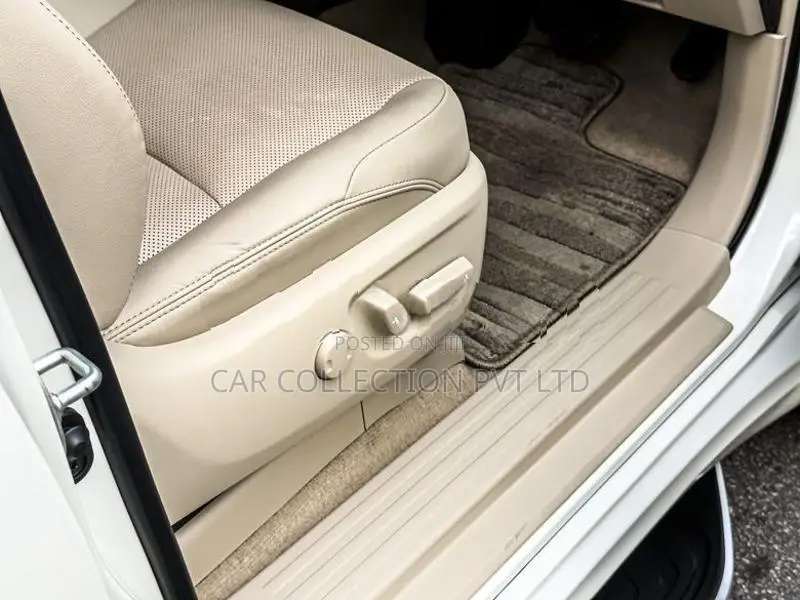 Toyota Land Cruiser Prado TX 2023