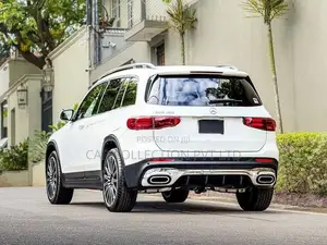 Mercedes Benz GLB 180 AMG 2025