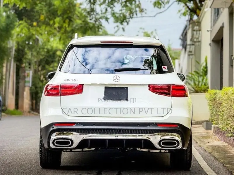 Mercedes Benz GLB 180 AMG 2025