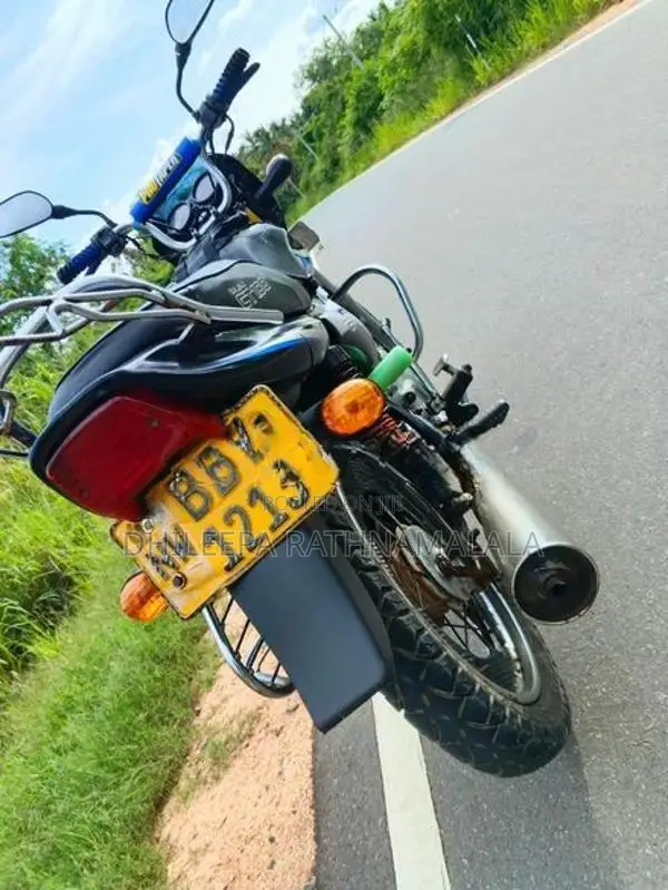 Bajaj CT100 2016