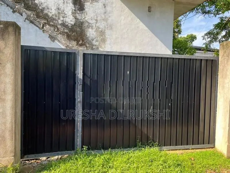 .....ගේට්ටුවක් .බෙල්ලන්විල ප්‍රදේශයේ. - Gates & Doors