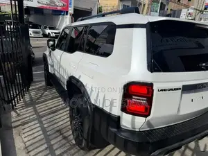 Toyota Land Cruiser VX 2026