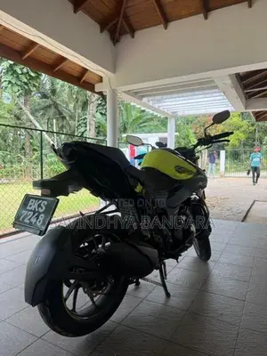 Hero Hunk 160R 4V 2025