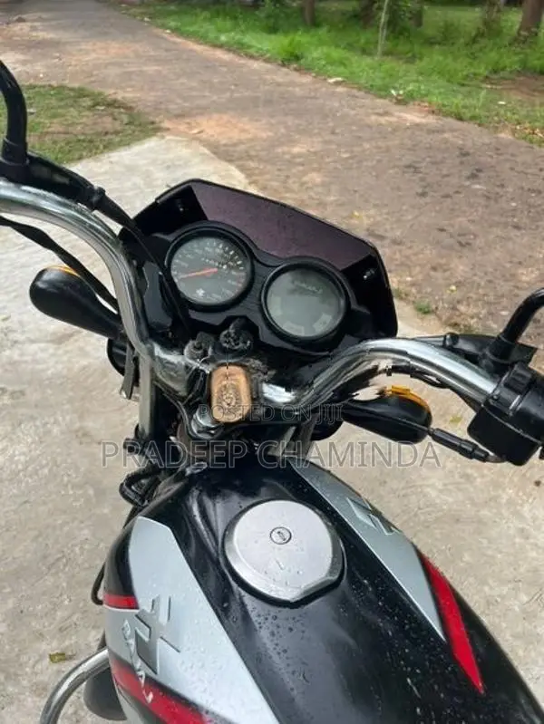 Bajaj CT100 2012