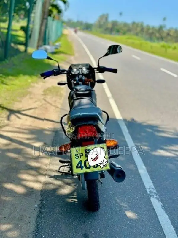 Bajaj CT100 2025