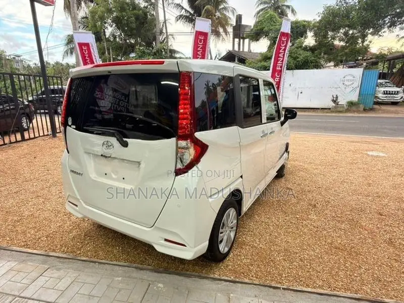 Toyota Roomy 2024
