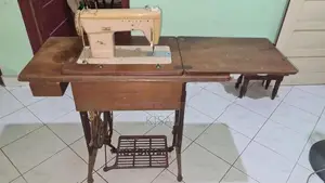 Singer Zig Zag Sewing Machine