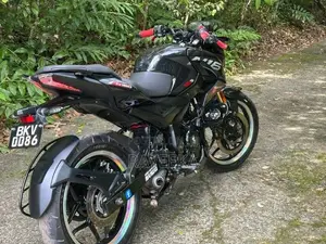 Bajaj Pulsar N160 Premium 2025