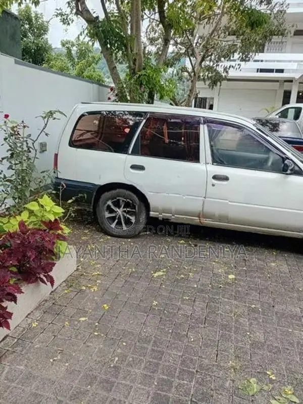 Nissan AD Wagon 301 1996