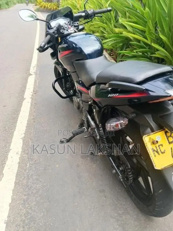 Bajaj Pulsar 180 2018