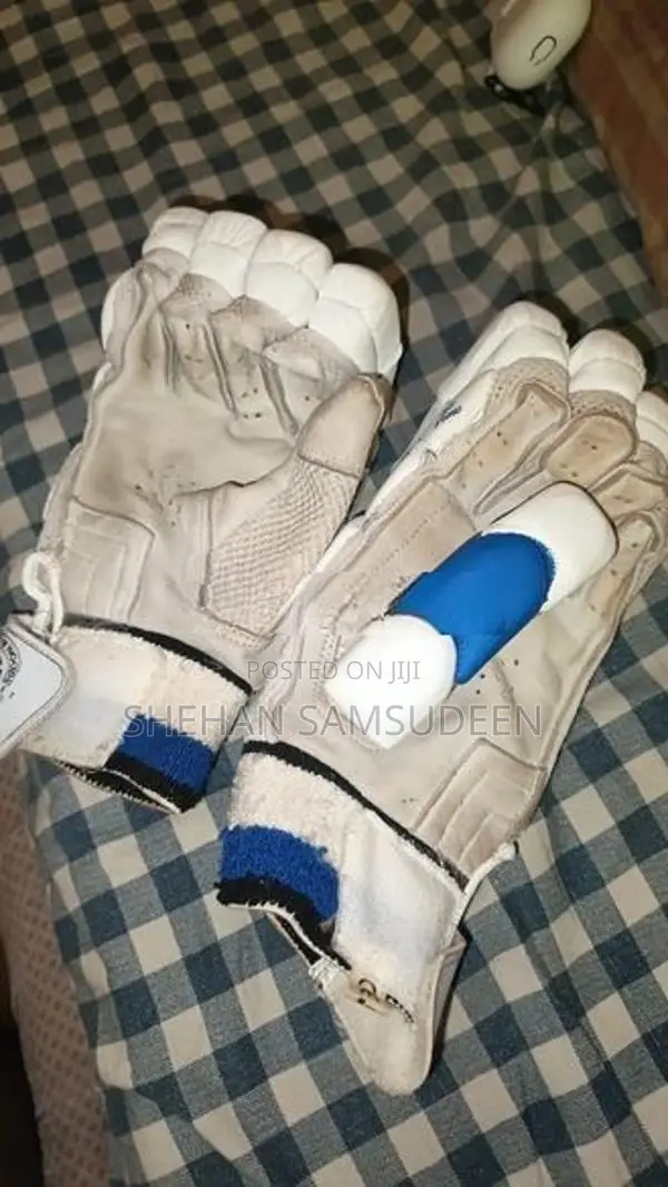 Left Hand Cricket Gloves