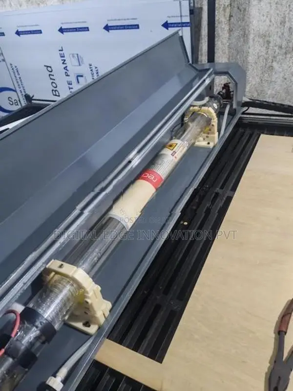 CO2 Laser Cutting Machine