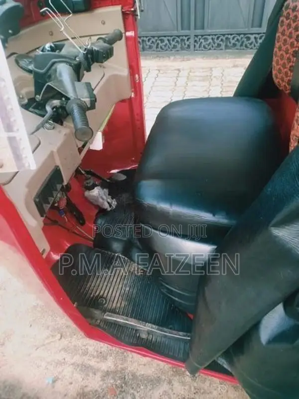 Bajaj RE 2015