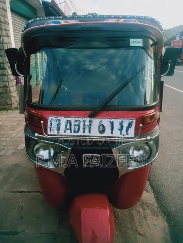 Bajaj RE 2015