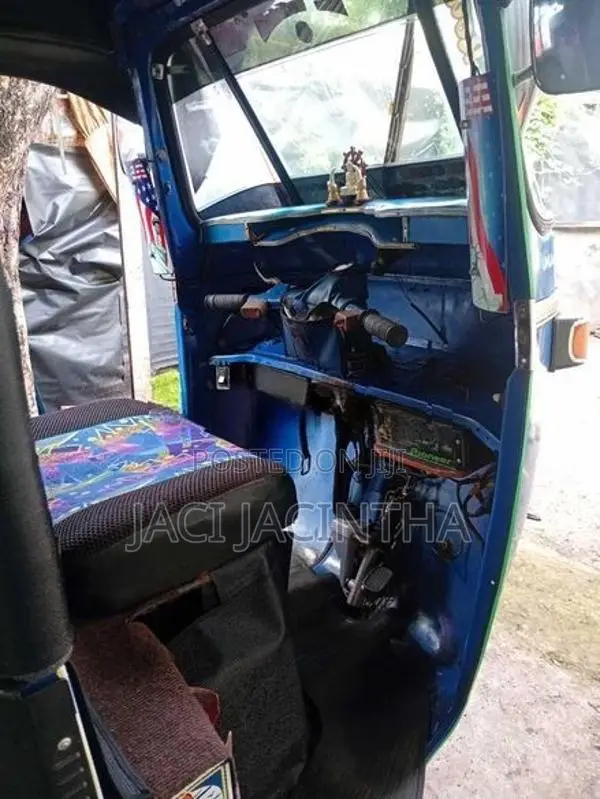 Bajaj RE 2006
