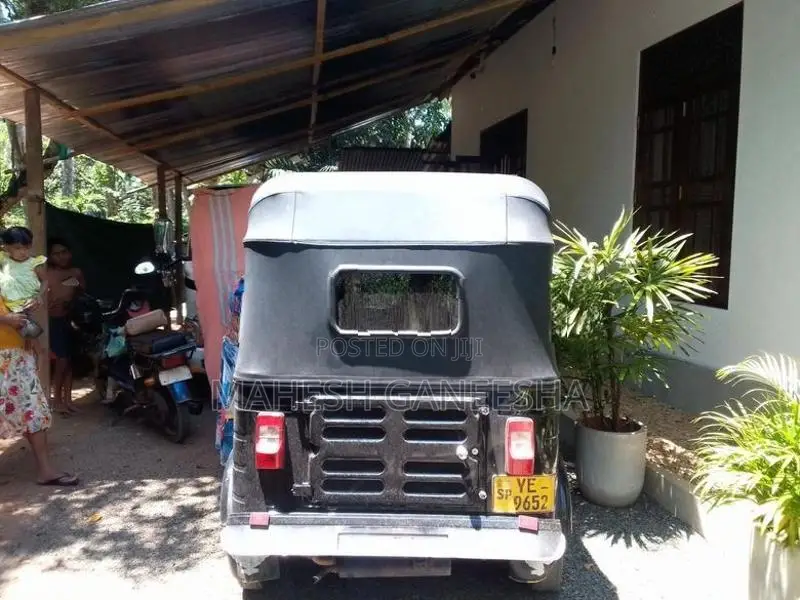 Bajaj RE 2010