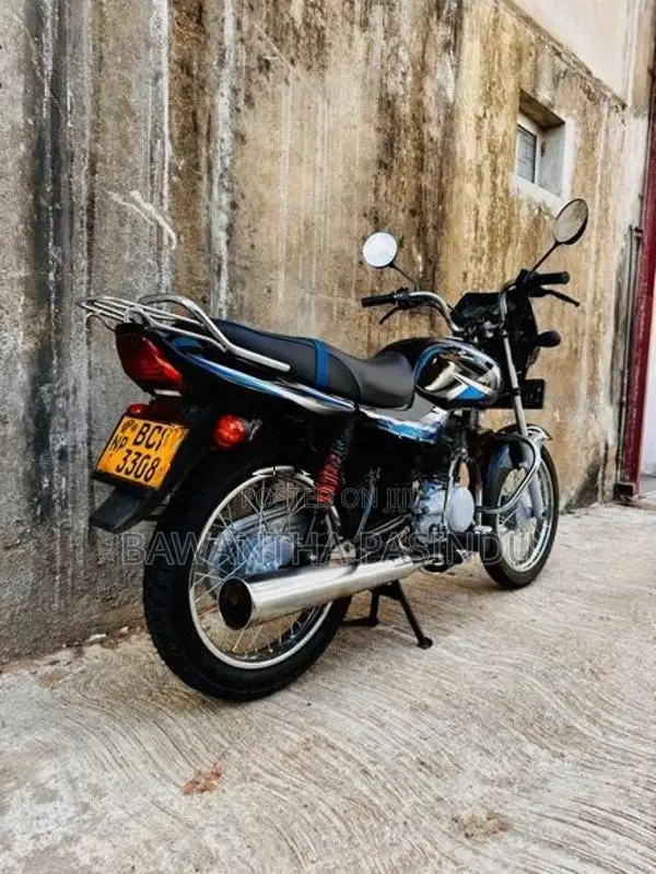 Bajaj CT100 2015