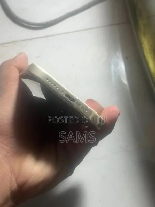 Apple iPhone 15 (Used)