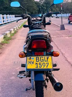 Bajaj CT100 2018