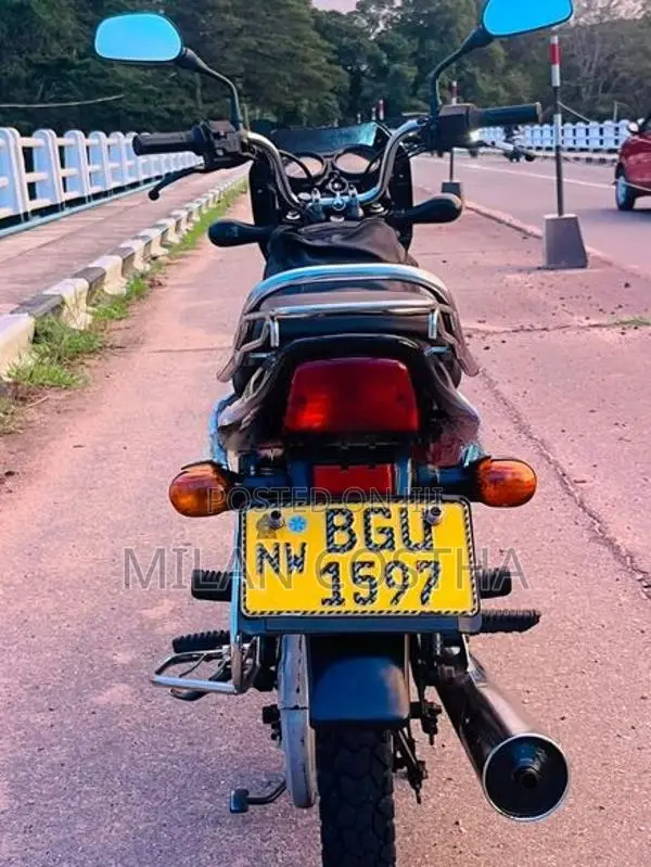 Bajaj CT100 2018