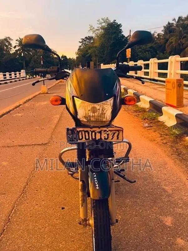 Bajaj CT100 2018