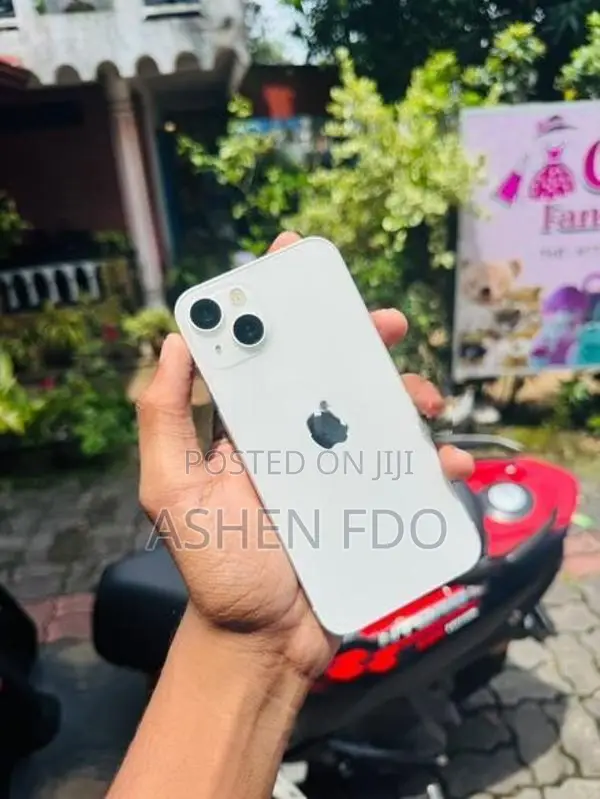 Apple iPhone 13 (Used)