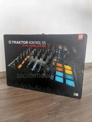 Traktor Kontrol S5 - Studio / Live Music Equipment