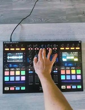 Traktor Kontrol S5 - Studio / Live Music Equipment