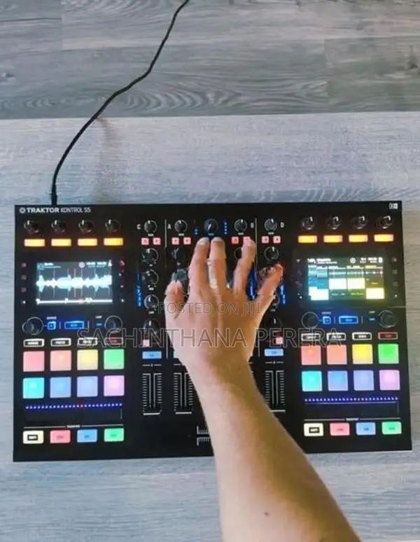 Traktor Kontrol S5 - Studio / Live Music Equipment