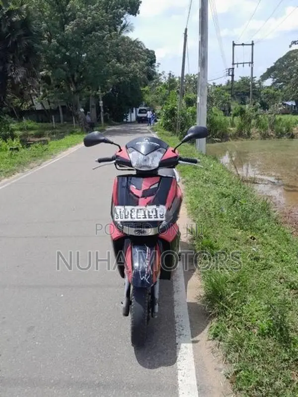 Mahindra Gusto 2016