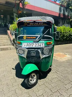 Bajaj RE 2017