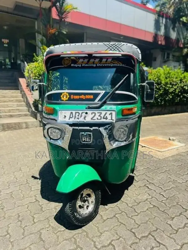 Bajaj RE 2017