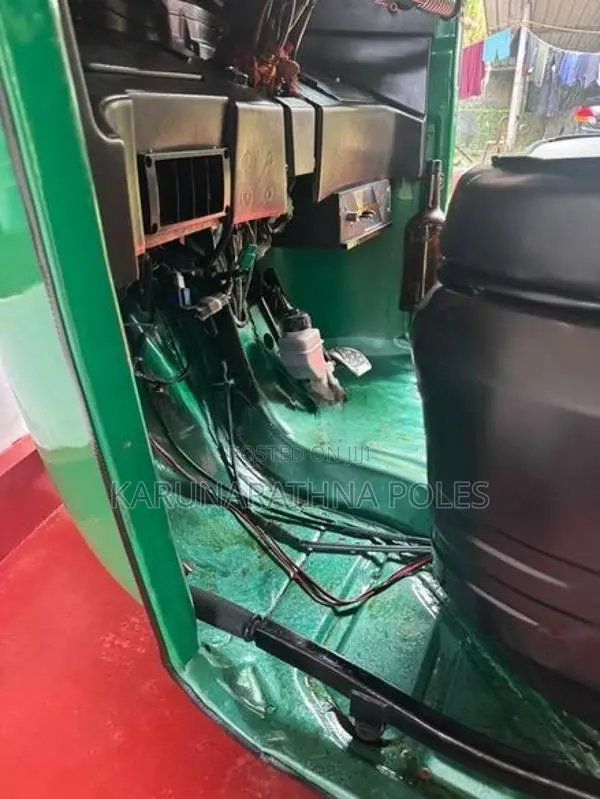 Bajaj RE 2017