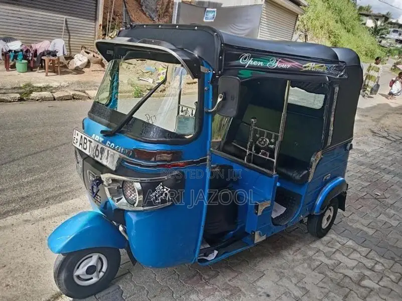 Bajaj RE 2019
