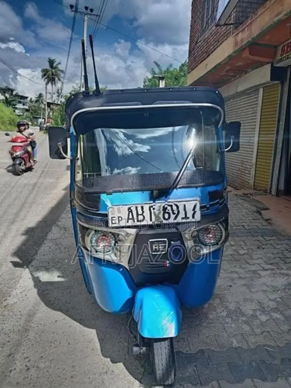Bajaj RE 2019