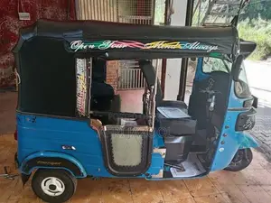 Bajaj RE 2019