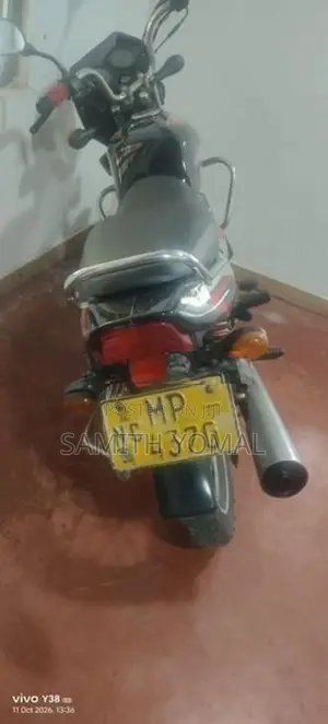 Bajaj CT100 2012