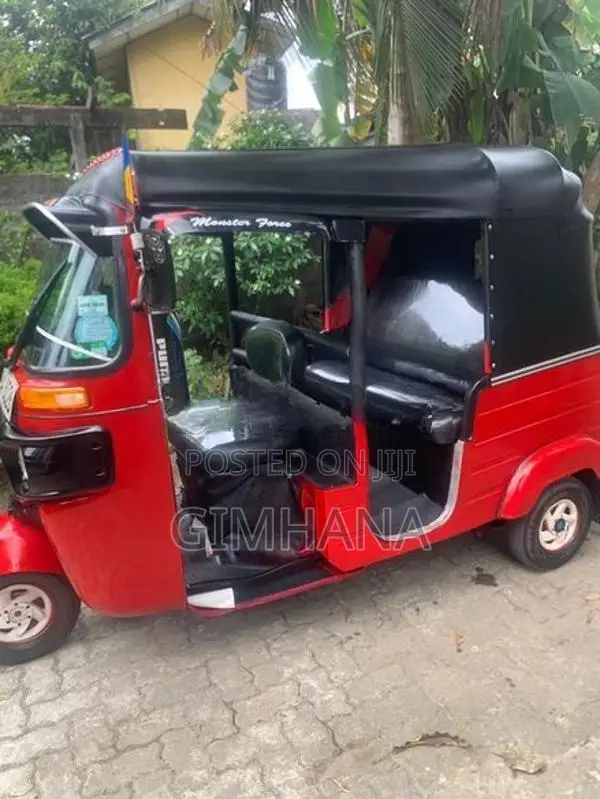 Bajaj RE 2015