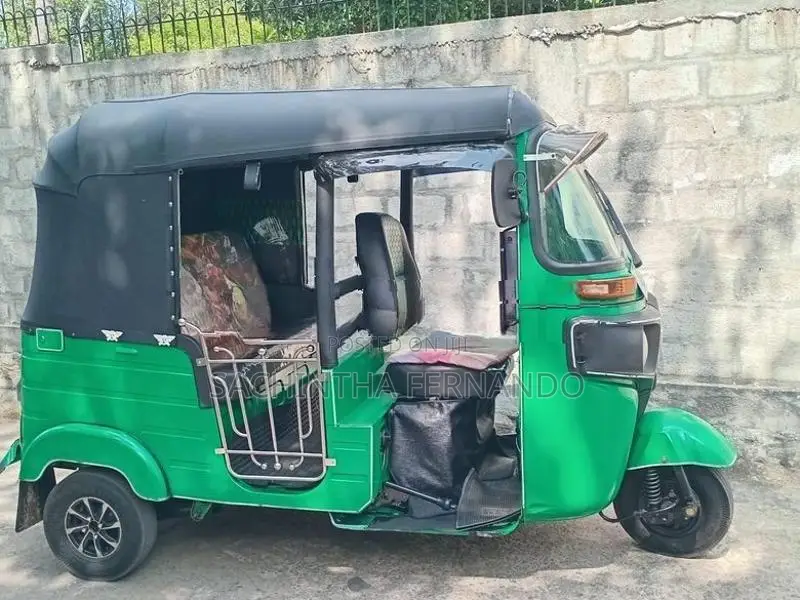 Bajaj RE 2015