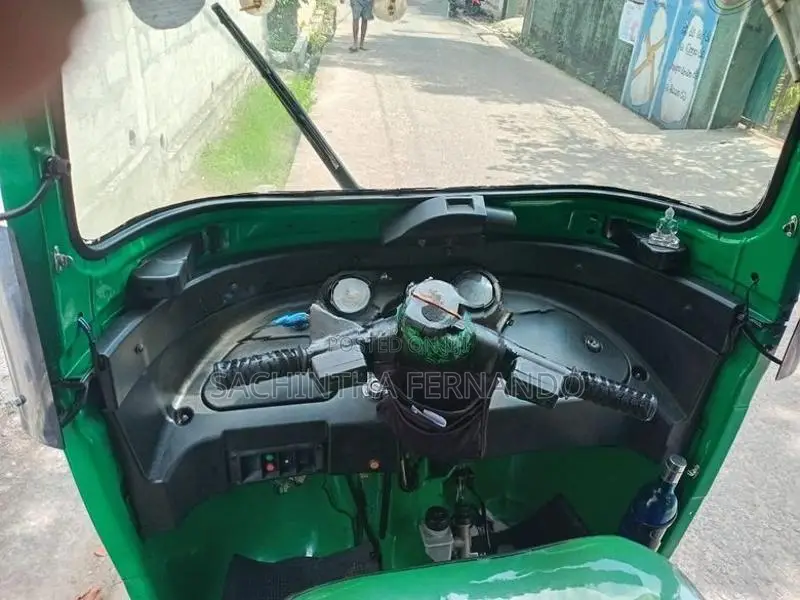 Bajaj RE 2015