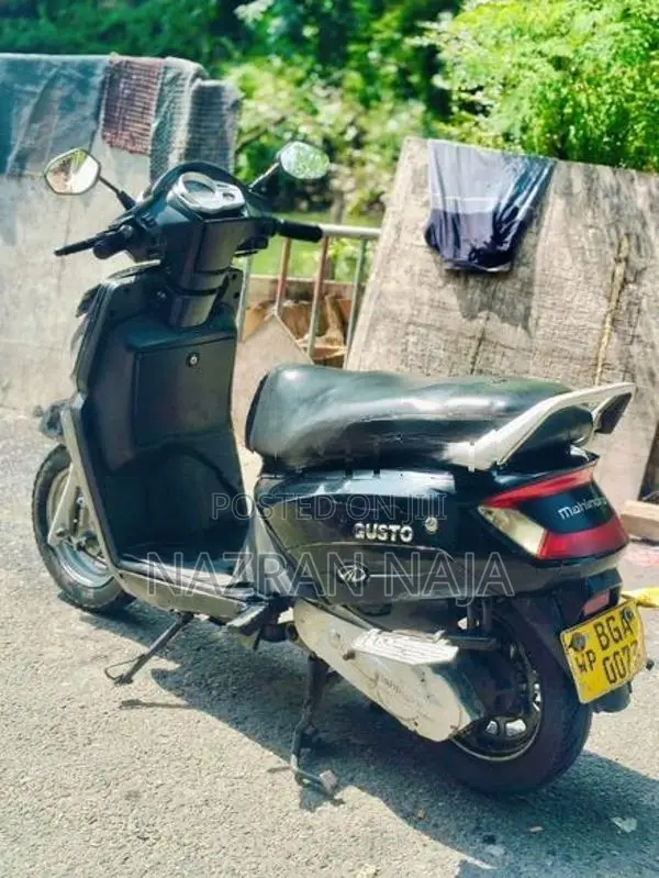 Mahindra Gusto 2017