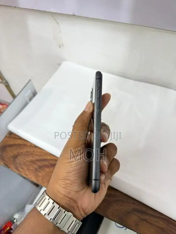 Apple iPhone 11 128GB (Used)